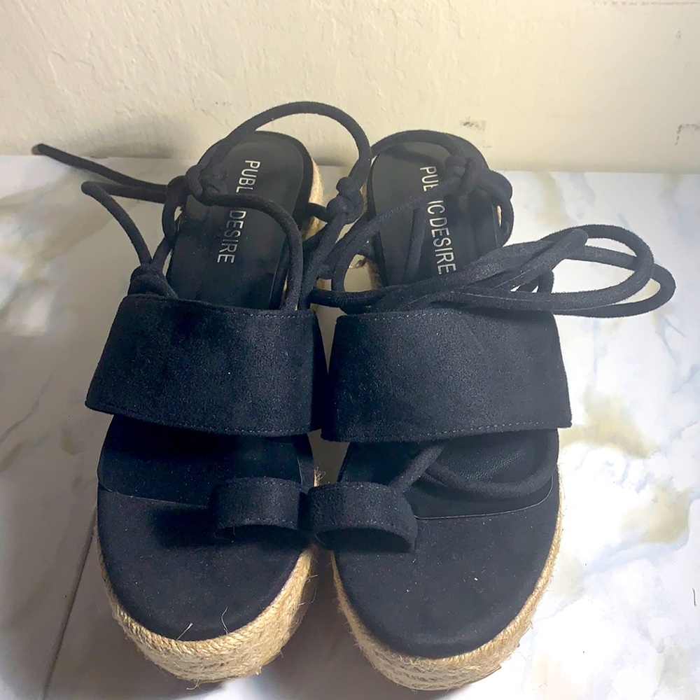 Public platform sandal